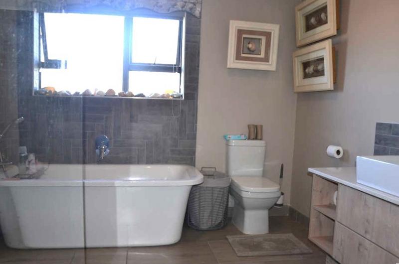 5 Bedroom Property for Sale in Island View Western Cape